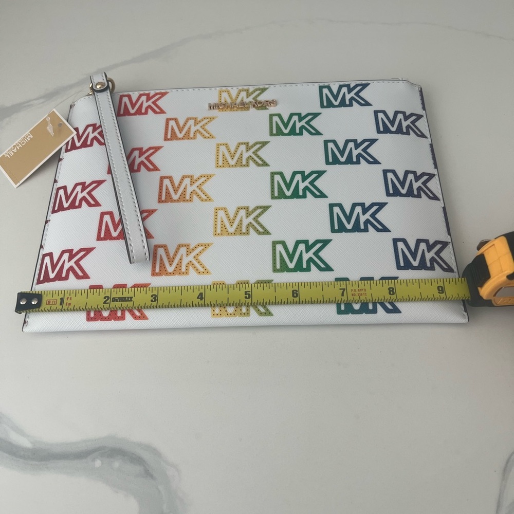 MICHAEL KORS Wristlet - Picture 10 of 13